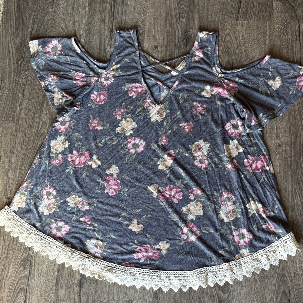 Janette Plus Floral Cold Shoulder Blouse with Lace Hem